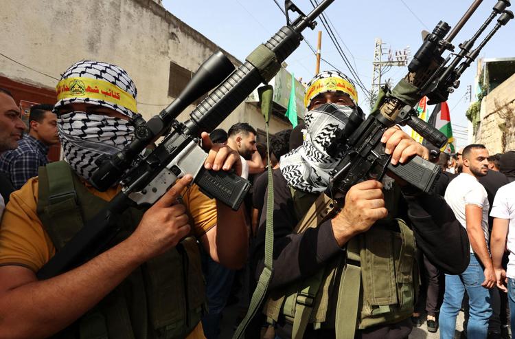 Hamas chiede il completo cessate il fuoco