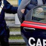 Fermato dai carabinieri perché condannato a pagare una multa di 11.000 euro e a scontare un anno di arresti domiciliari