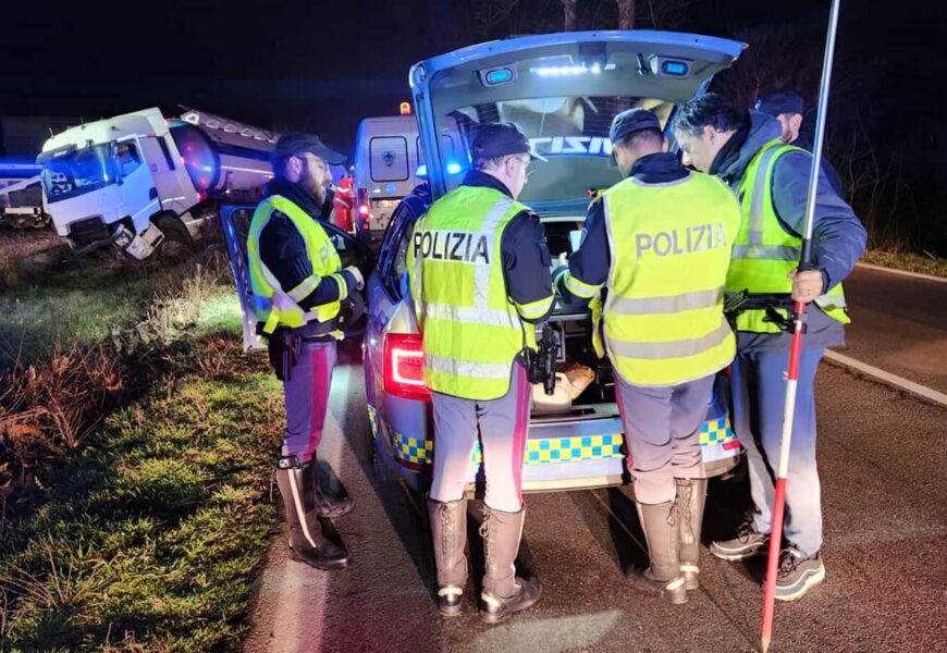 Incidente sulla via Emilia, autotrasportatore 60enne morto sul colpo