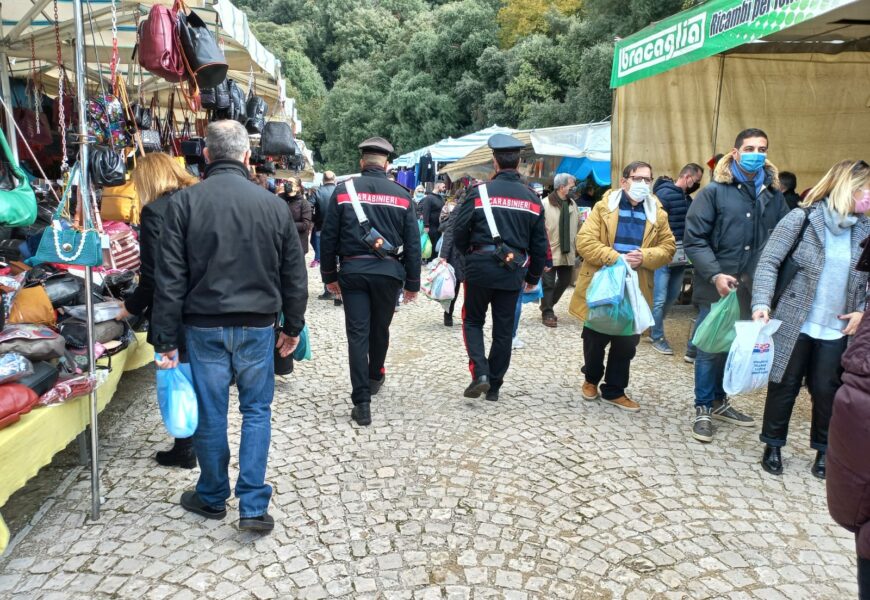 Blitz dei carabinieri di Traversetolo al mercato locale, denunciato un 50enne e sanzionato un 33enne