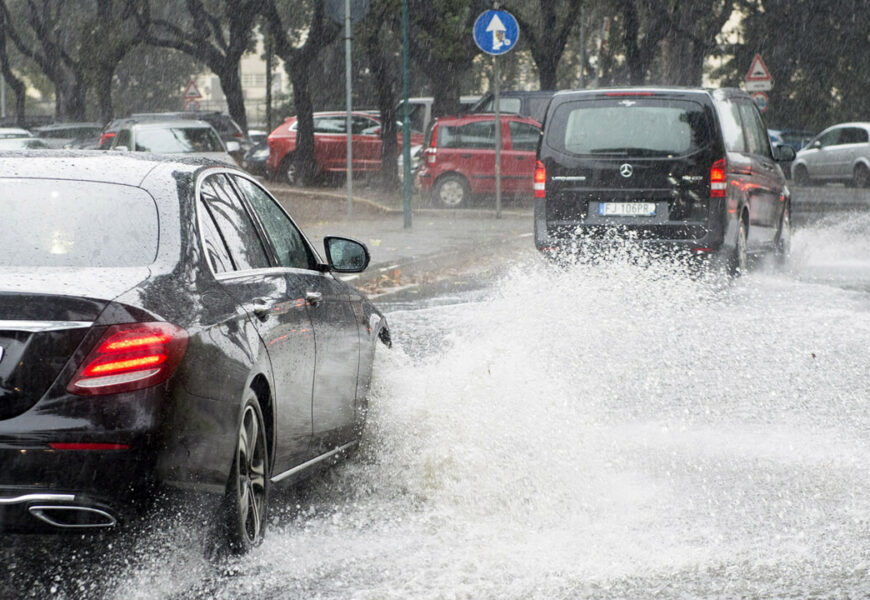 Prolungata l'allerta meteo a Parma, rischio di frane e piene