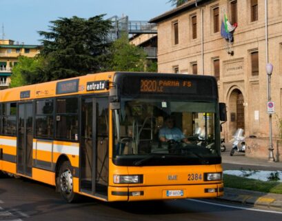 Incidente ha coinvolto un autobus e un pedone in viale Toscanini