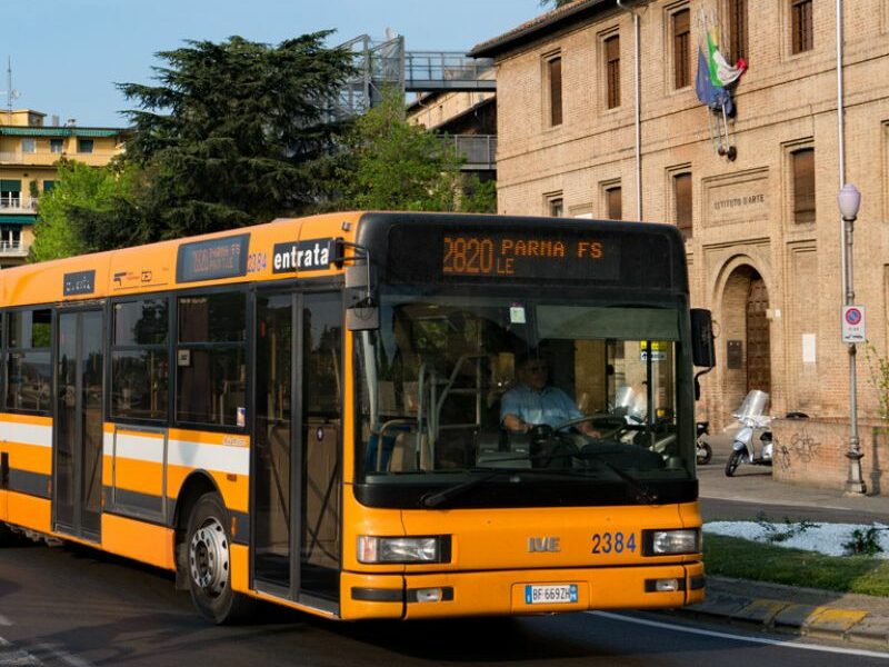 Incidente ha coinvolto un autobus e un pedone in viale Toscanini