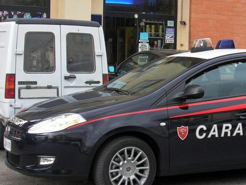 Tre minorenni minacciano un 15enne e gli estorcono denaro a Parma