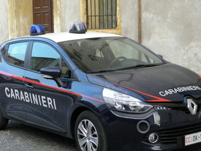 Uomo aggredito con calci e pugni e sequestrato dal coinquilino a Sala Baganza