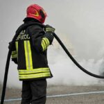 Vagone in fiamme sulla linea Parma-Suzzara, intervengono i vigili: due intossicati