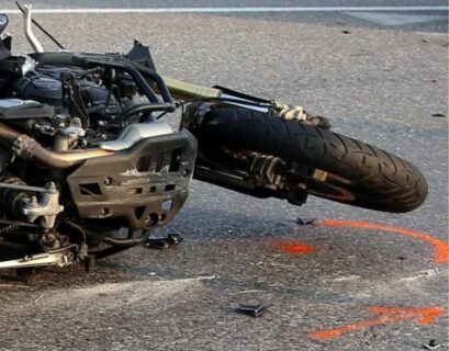 Incidente in moto sulla Tangenziale Nord, perde il controllo e cade sull'asfalto