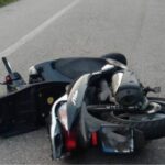 Incidente fra due motociclisti ed un'auto su via Emilia est: un ferito gravissimo