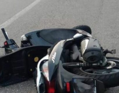 Incidente fra due motociclisti ed un'auto su via Emilia est: un ferito gravissimo