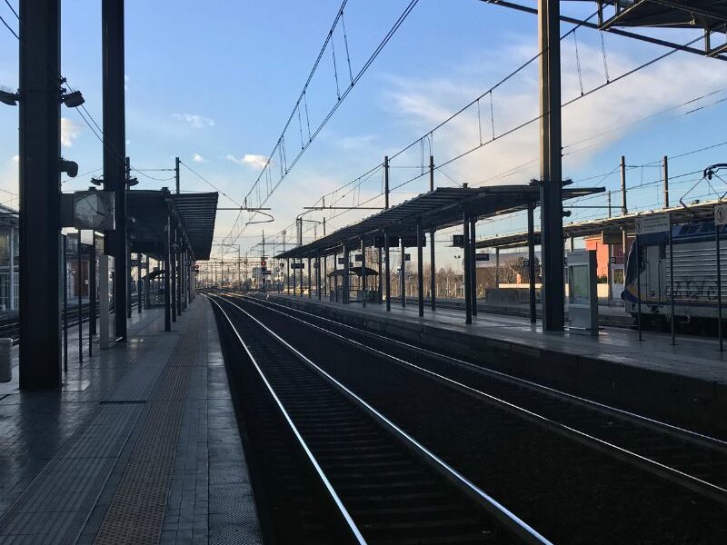 Furto di monopattino alla stazione di Parma: senegalese di 24 anni denunciato