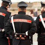 Carabinieri di Parma fermano un uomo in via Po, sfrecciava sul monopattino mentre deglutiva dosi di crack