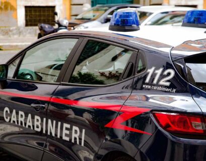 Aggrediscono il coinquilino poi scappano sull'autobus: fermati con hashish e cocaina