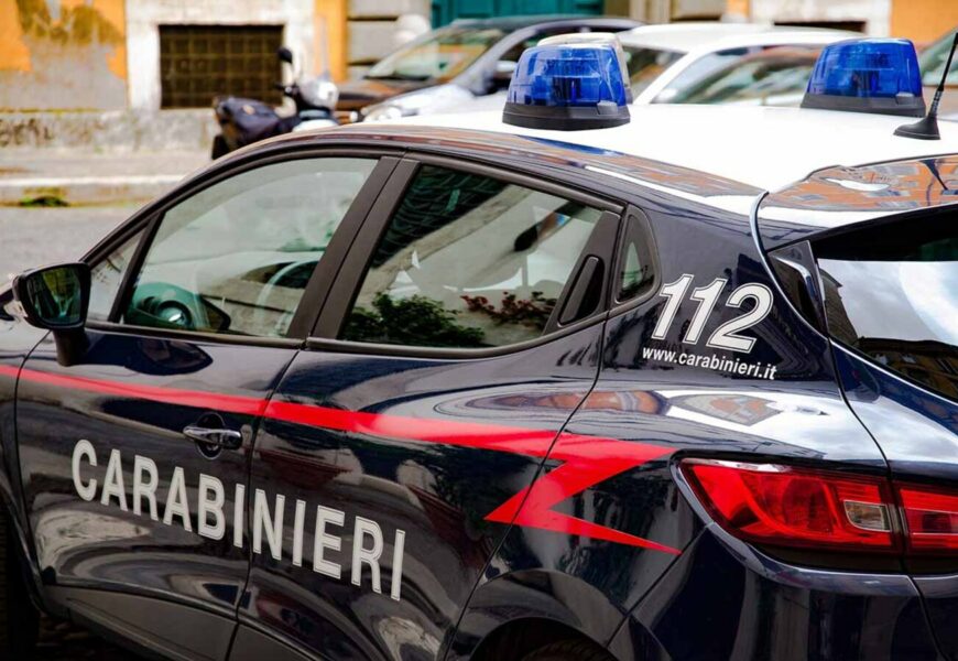 Aggrediscono il coinquilino poi scappano sull'autobus: fermati con hashish e cocaina