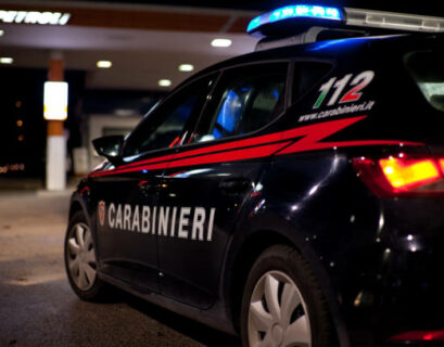 Controllo di un'autovettura dai carabinieri di Pellegrino Parmense, un coltello e hashish