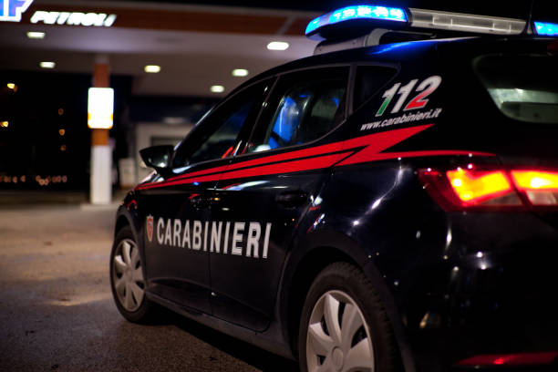 Controllo di un'autovettura dai carabinieri di Pellegrino Parmense, un coltello e hashish