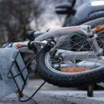 Incidente fra auto e bicicletta, 78enne rimasto ferito. La viabilità preoccupa