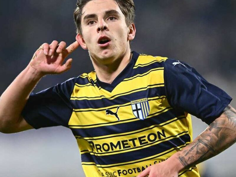 Il Tardini applaude il Parma contro il Lecco, un 4-0 fra Bernabé, Mihăilă e Camara: fruttano i rinnovi del club