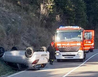 Si ribalta con l'auto a Cassio di Terenzo: c'è un ferito grave