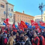 Manifestazione in Prefettura: "La sicurezza nei luoghi di lavoro è prioritaria"