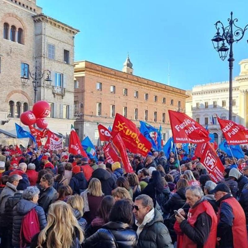 Manifestazione in Prefettura: "La sicurezza nei luoghi di lavoro è prioritaria"